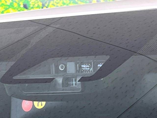Toyota VOXY HYBRID 2018-07 196650-6