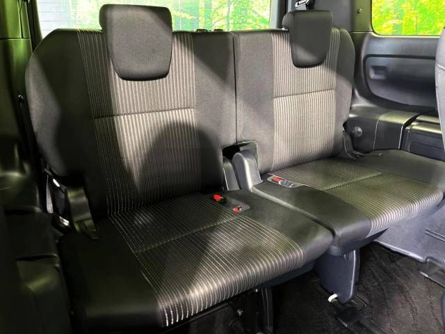 Toyota VOXY HYBRID 2018-07 196650-9