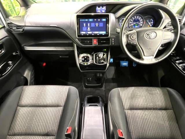 Toyota VOXY HYBRID 2018-07 196650-1