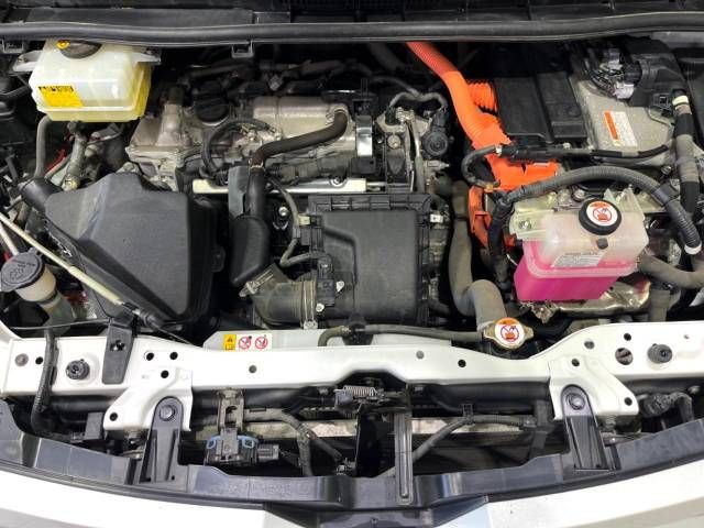 Toyota VOXY HYBRID 2018-07 196650-18