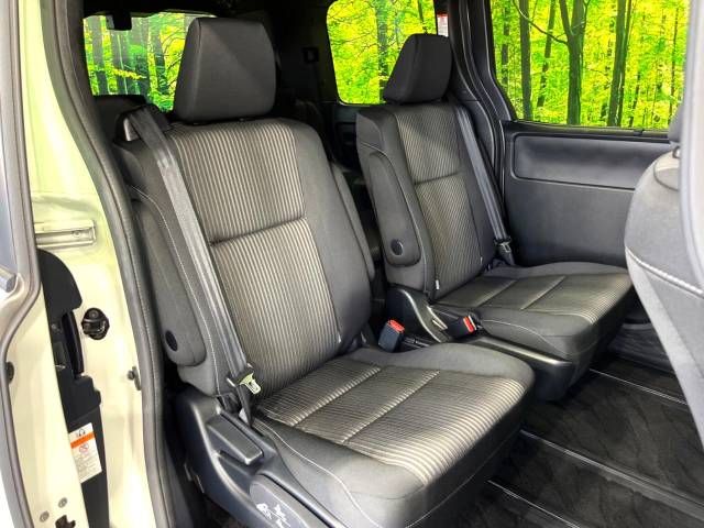 Toyota VOXY HYBRID 2018-07 196650-8