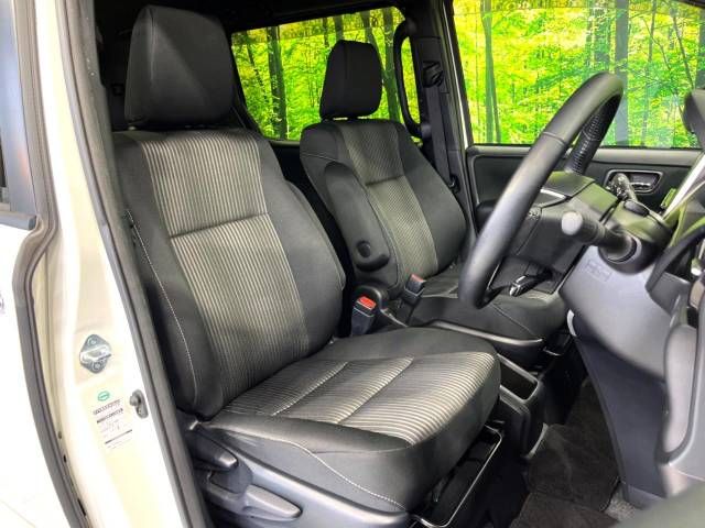 Toyota VOXY HYBRID 2018-07 196650-7