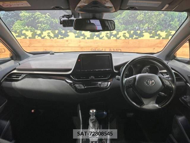 Toyota C-HR 2017-08 357839-1