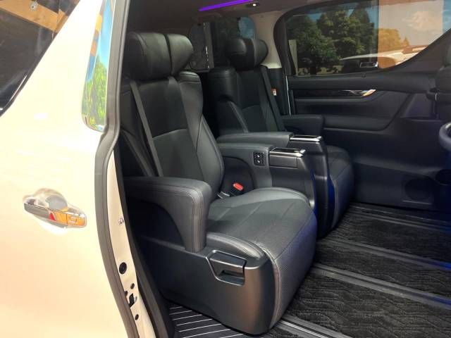 Toyota ALPHARD 2023-01 24821-8