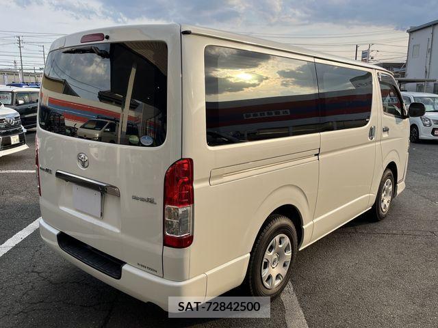 Toyota REGIUSACE VAN 2019-09 324468-4