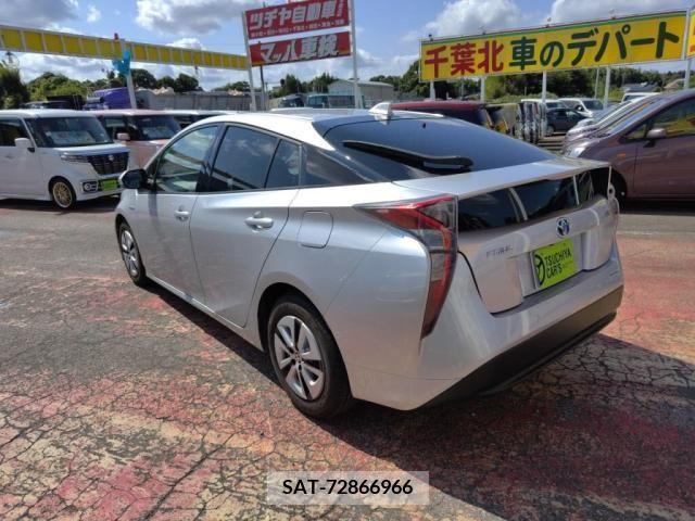 Toyota PRIUS 2015-12 366651-11