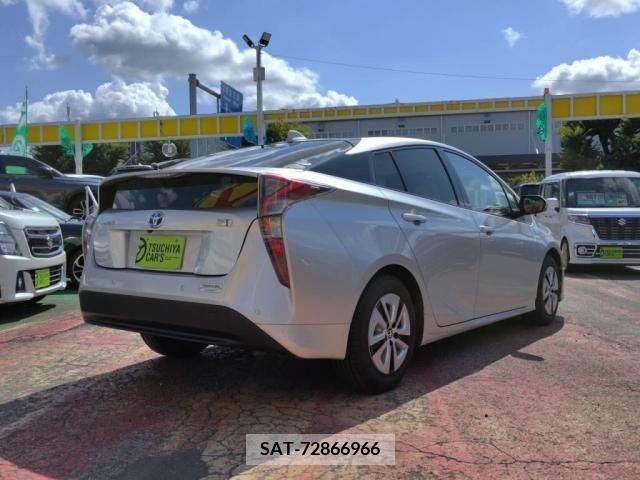 Toyota PRIUS 2015-12 366651-1
