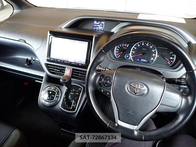 Toyota VOXY 2015-12 370474-15