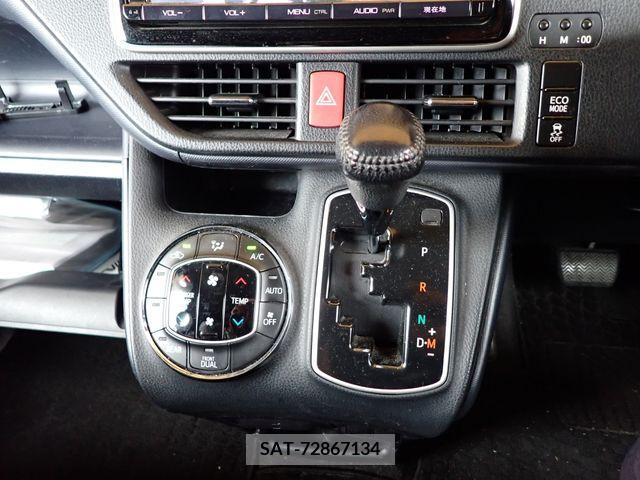 Toyota VOXY 2015-12 370474-14