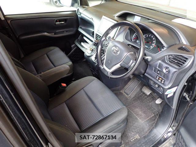 Toyota VOXY 2015-12 370474-1