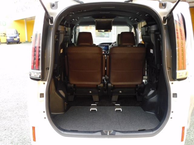 Toyota ESQUIRE 2019-03 181928-3