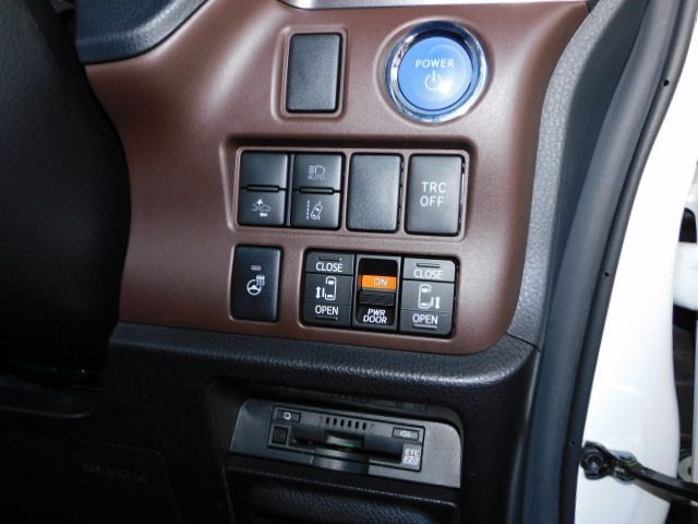 Toyota ESQUIRE 2019-03 181928-15