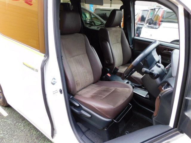 Toyota ESQUIRE 2019-03 181928-16