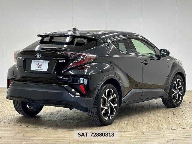 Toyota C-HR 2017-01 264558-15