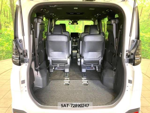 Toyota VOXY 2022-10 347464-11