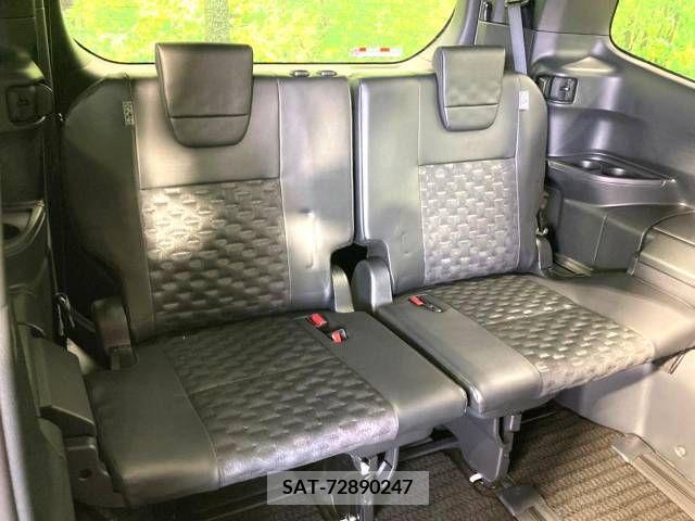 Toyota VOXY 2022-10 347464-10