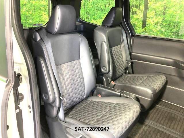 Toyota VOXY 2022-10 347464-9