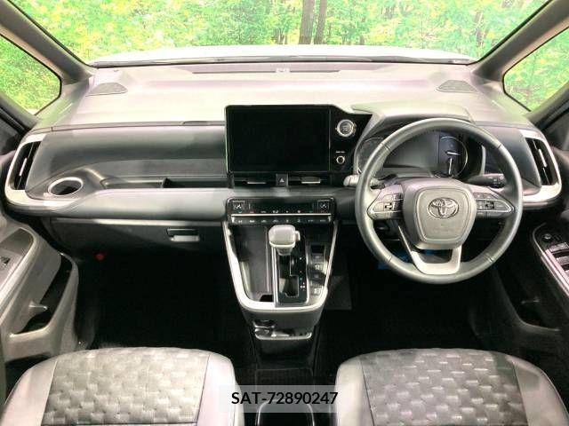 Toyota VOXY 2022-10 347464-1