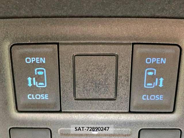 Toyota VOXY 2022-10 347464-7