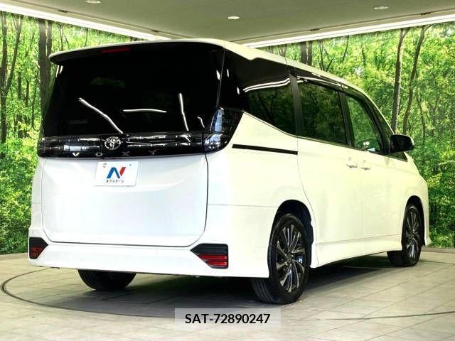 Toyota VOXY 2022-10 347464-18