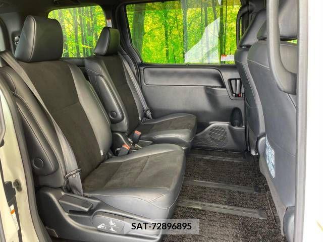 Toyota NOAH 2017-01 336247-8