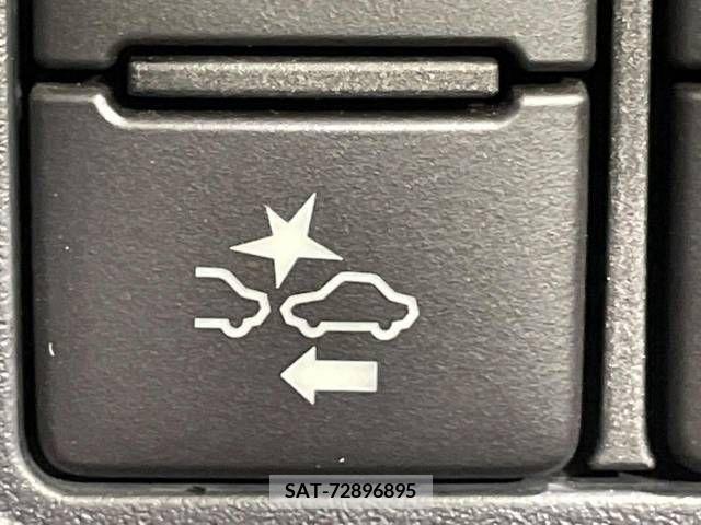 Toyota NOAH 2017-01 336247-5