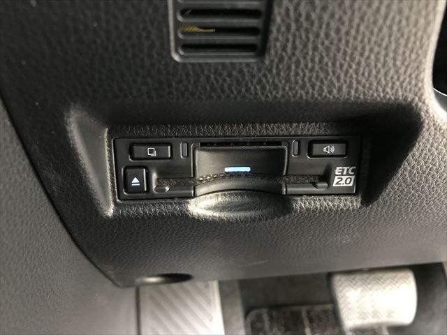 Toyota VOXY HYBRID 2023-06 190069-21