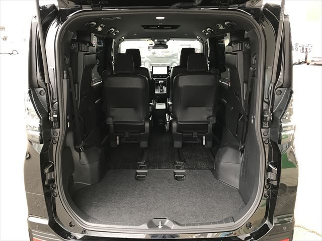 Toyota VOXY HYBRID 2023-06 190069-15