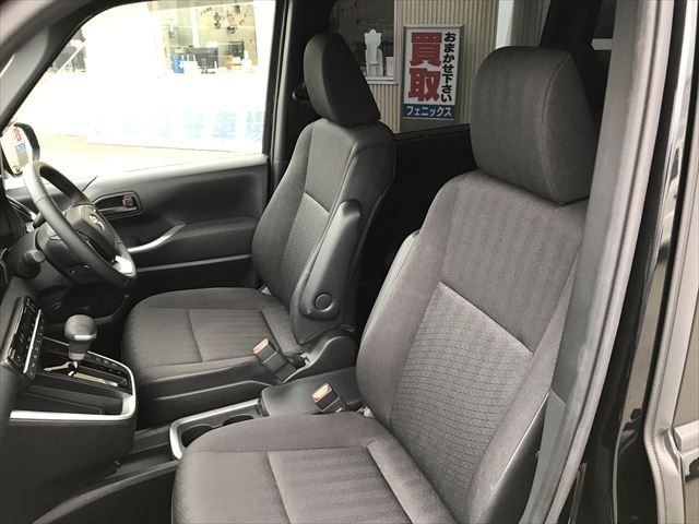 Toyota VOXY HYBRID 2023-06 190069-10