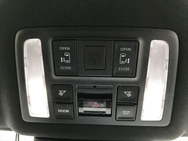Toyota VOXY HYBRID 2023-06 190069-24