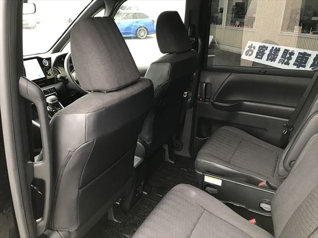 Toyota VOXY HYBRID 2023-06 190069-11