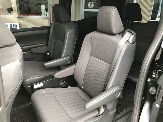 Toyota VOXY HYBRID 2023-06 190069-12