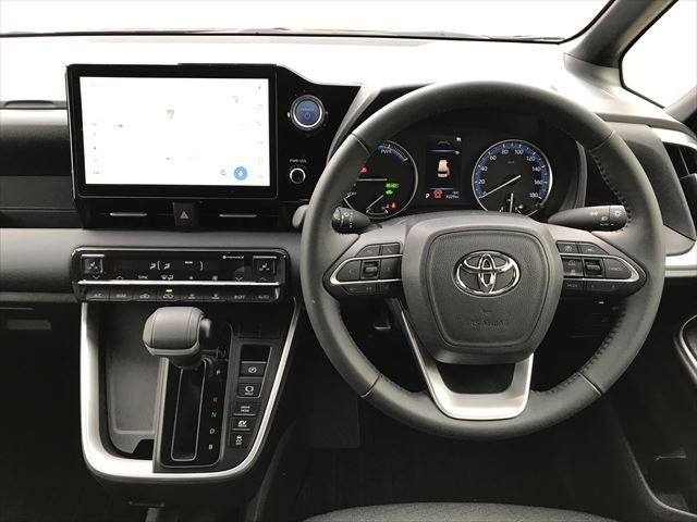 Toyota VOXY HYBRID 2023-06 190069-1
