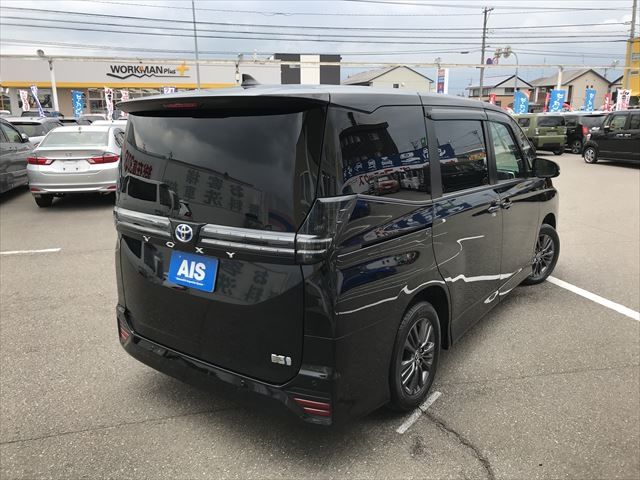 Toyota VOXY HYBRID 2023-06 190069-2