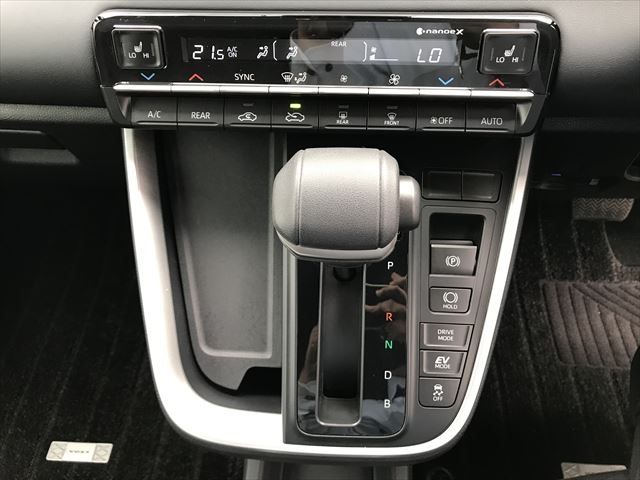 Toyota VOXY HYBRID 2023-06 190069-19