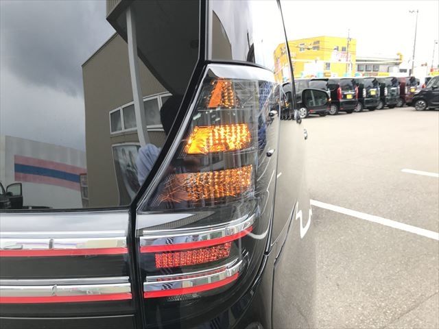 Toyota VOXY HYBRID 2023-06 190069-5