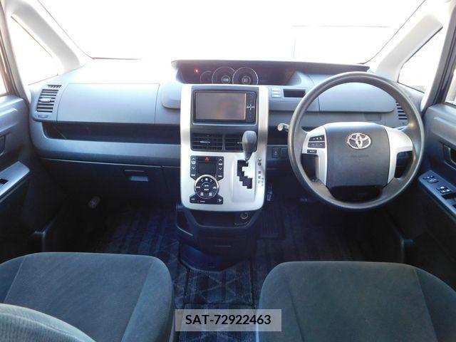 Toyota NOAH 2010-09 222737-1