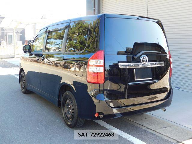 Toyota NOAH 2010-09 222737-2