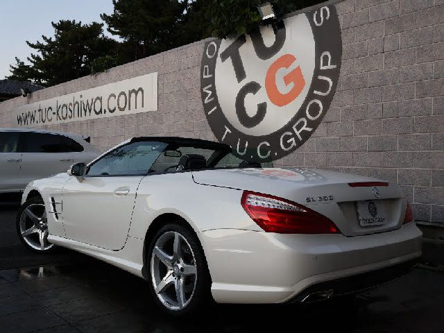 Mercedes Benz SL-CLASS 2013-08 182750-13