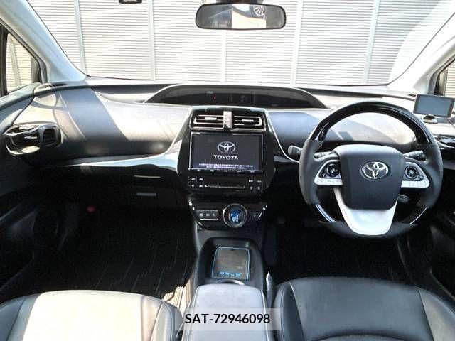 Toyota PRIUS 2018-05 322317-1