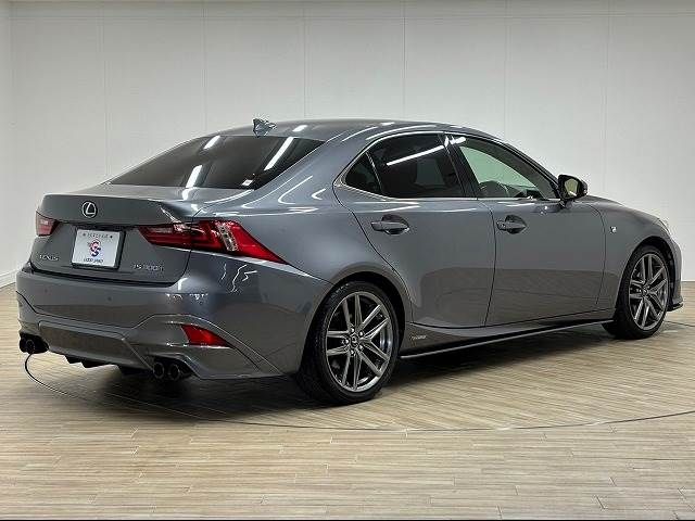 Lexus IS 2013-05 14296-16