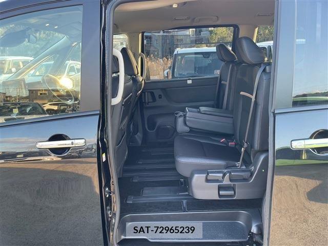 Nissan SERENA 2023-03 216904-3