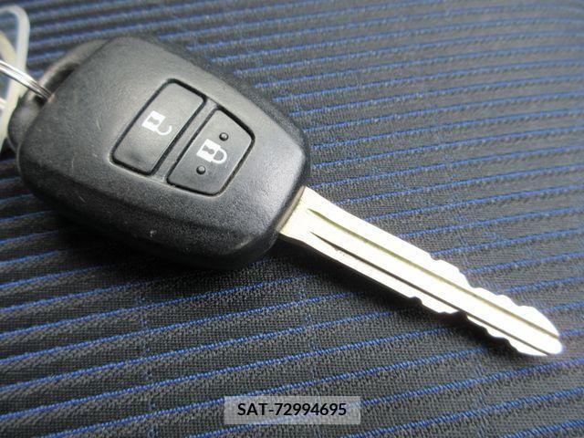 Toyota AQUA 2017-04 337612-15