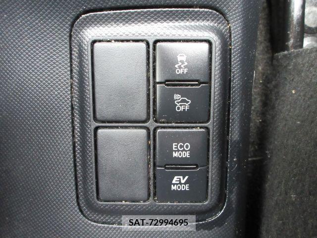 Toyota AQUA 2017-04 337612-6