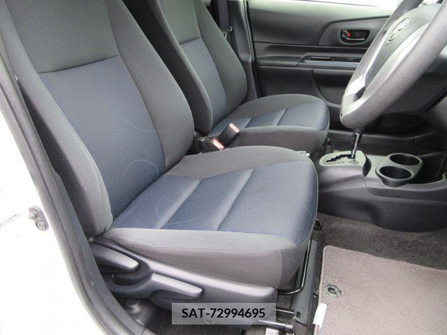 Toyota AQUA 2017-04 337612-13