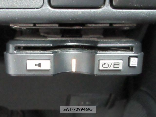 Toyota AQUA 2017-04 337612-3