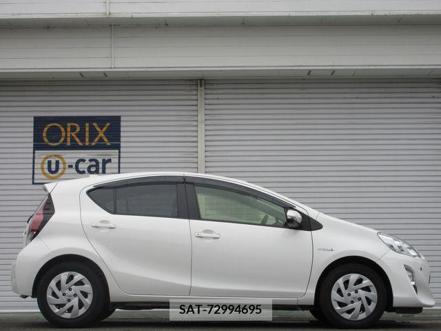 Toyota AQUA 2017-04 337612-23