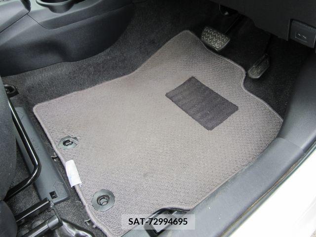 Toyota AQUA 2017-04 337612-25