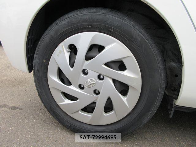 Toyota AQUA 2017-04 337612-26