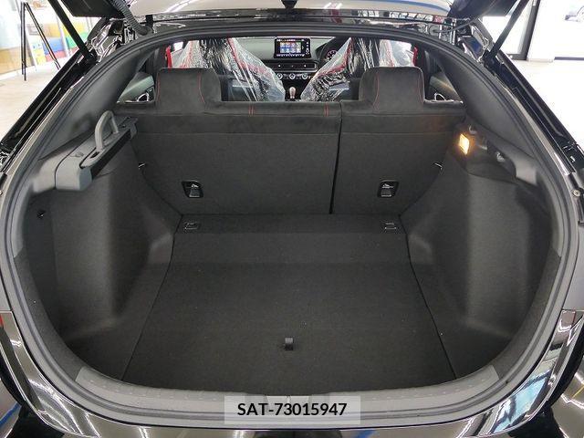 Honda CIVIC 2023-04 236253-18